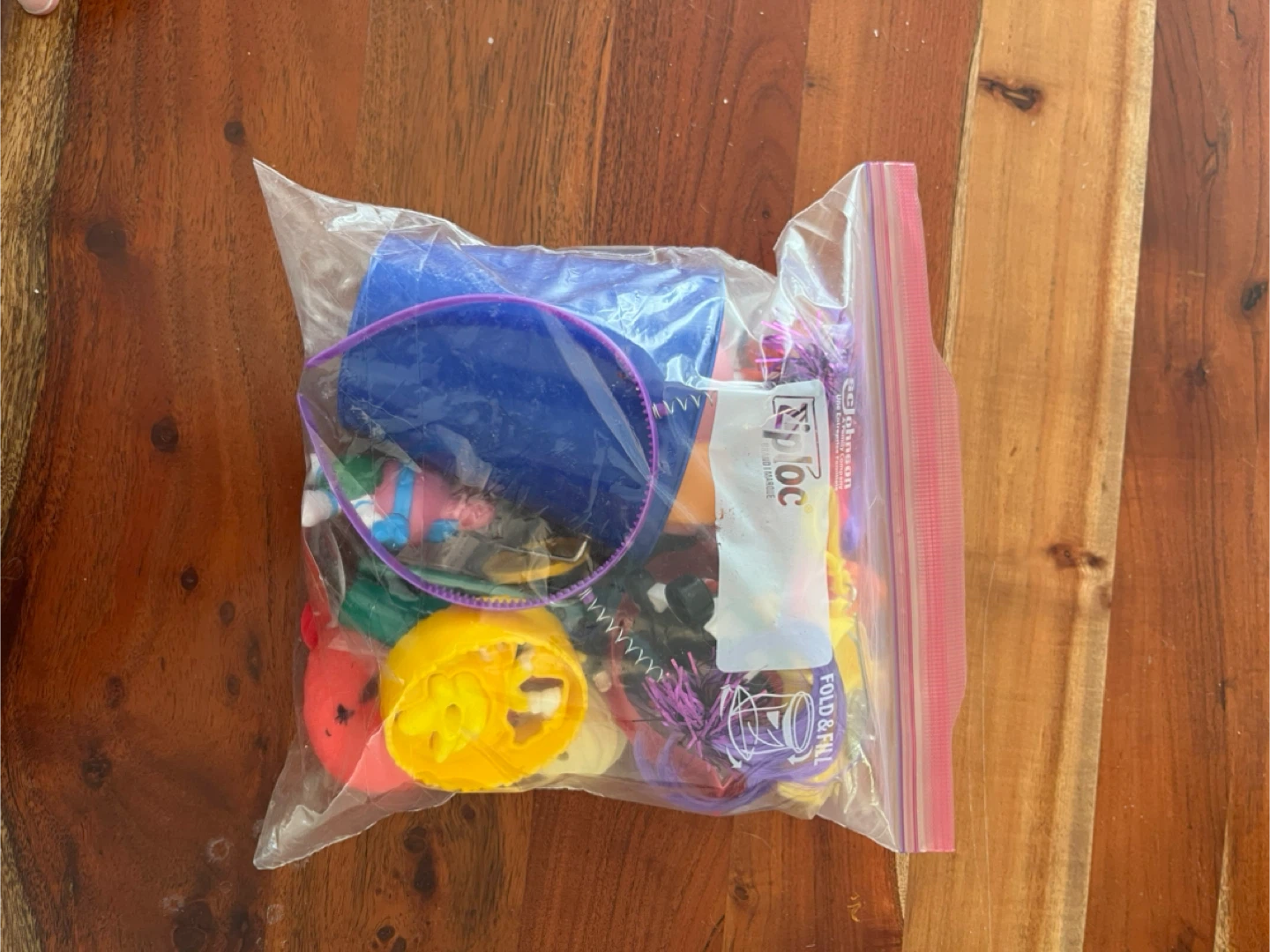 Bag of Mixed Toys and Accessories 🥕 - photo 3