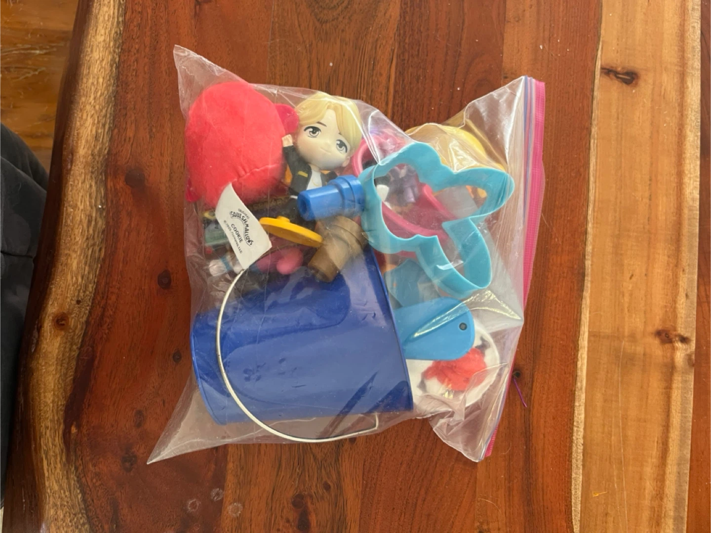 Bag of Mixed Toys and Accessories 🥕 - photo 2