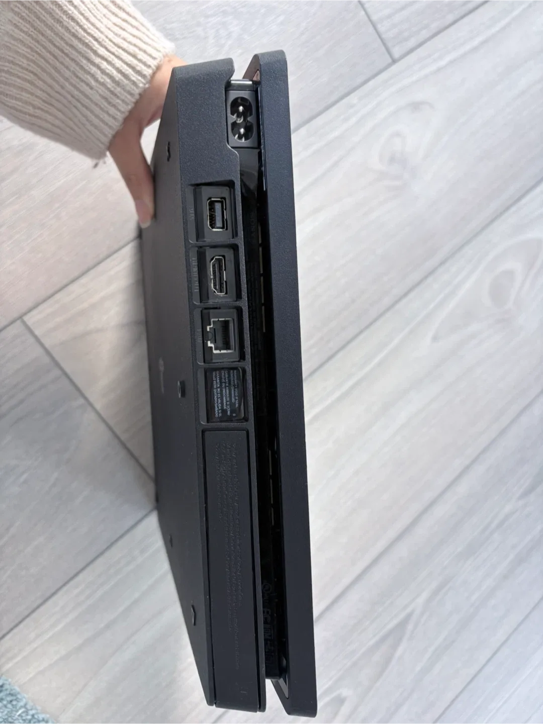 Sony PlayStation 4 Slim - Black image indicator(2)