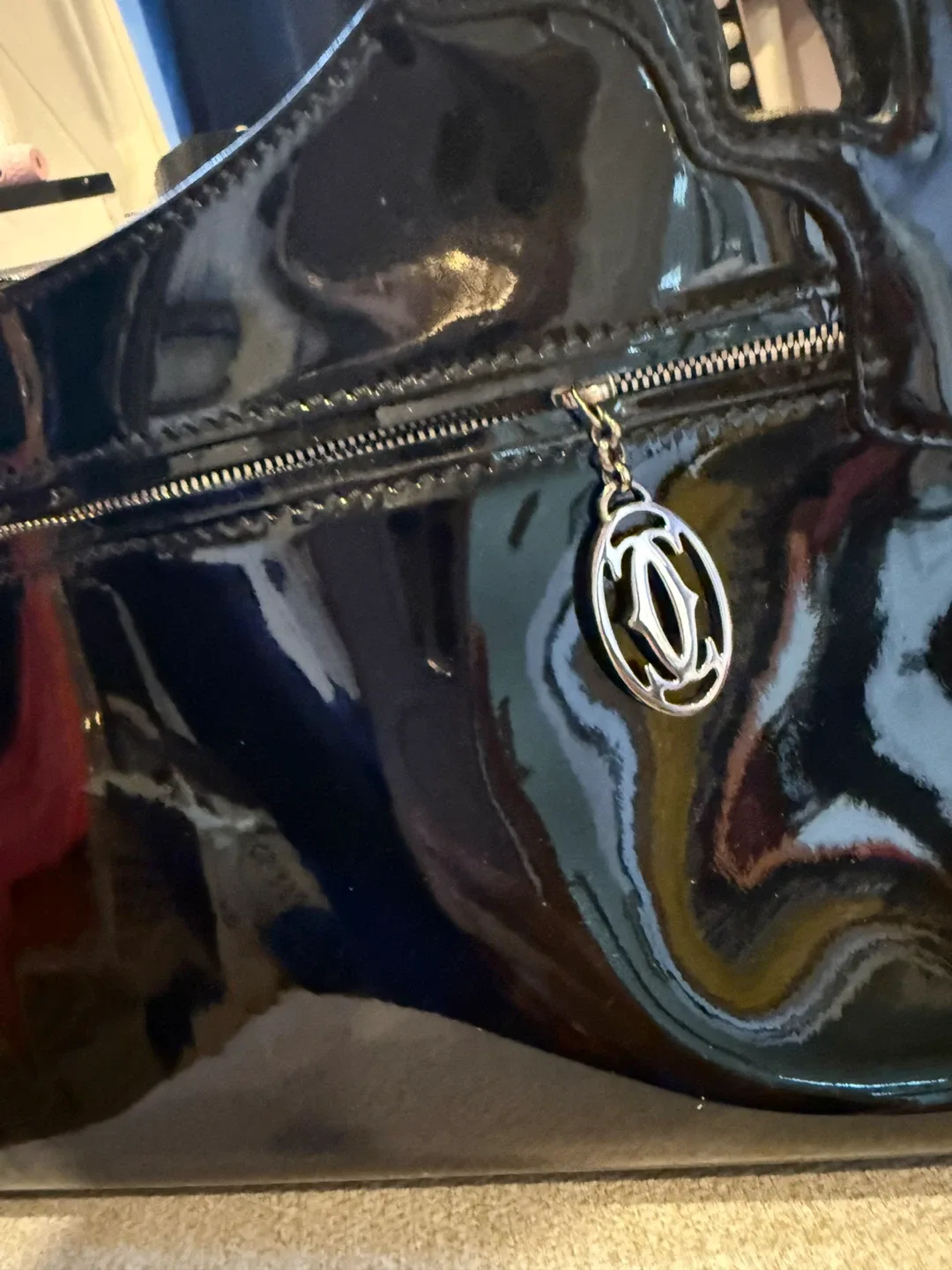 Cartier Black Patent Leather Handbag image indicator(3)