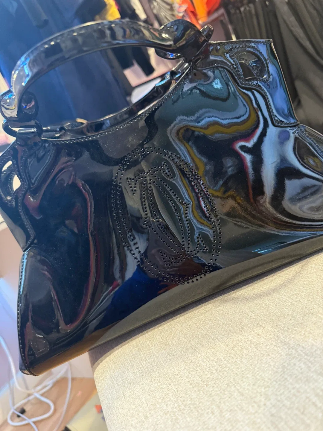 Cartier Black Patent Leather Handbag image indicator(2)