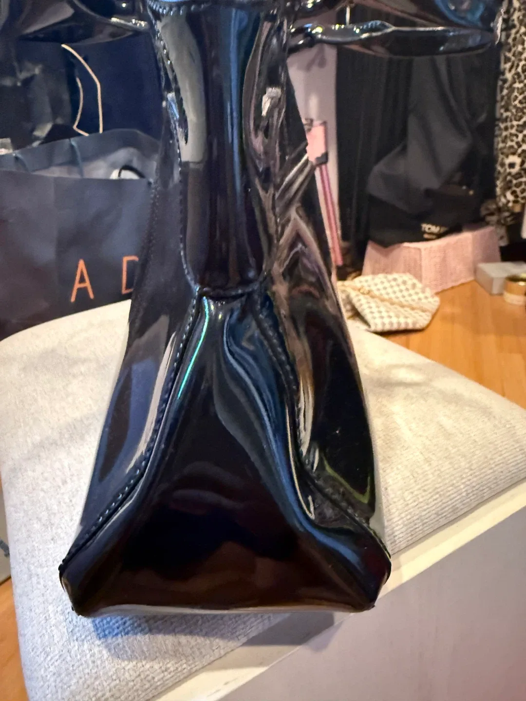 Cartier Black Patent Leather Handbag image indicator(7)