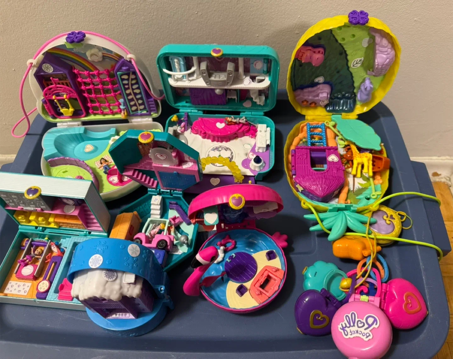 Polly Pocket Vintage Compacts Bundle image indicator(2)
