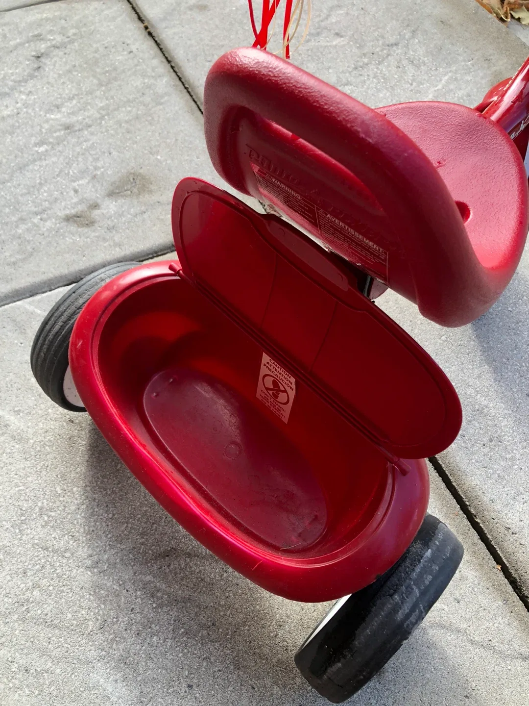 Radio Flyer Red Tricycle image indicator(4)