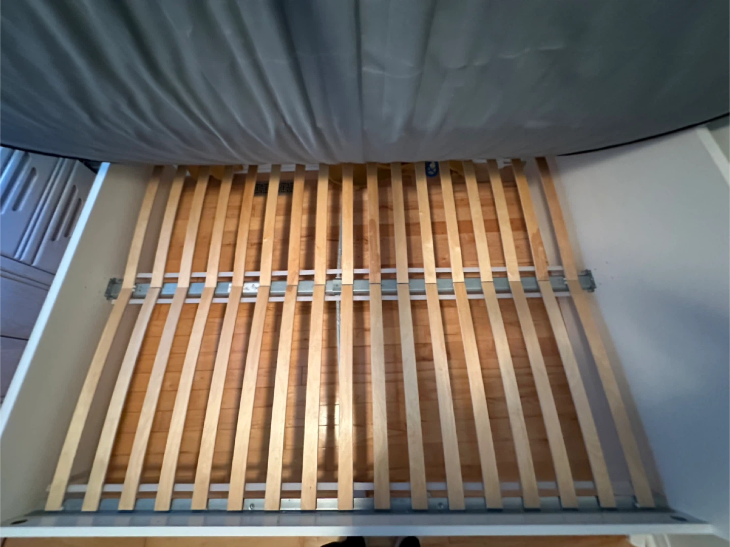 Queen mattress and queen bed frame - photo 3