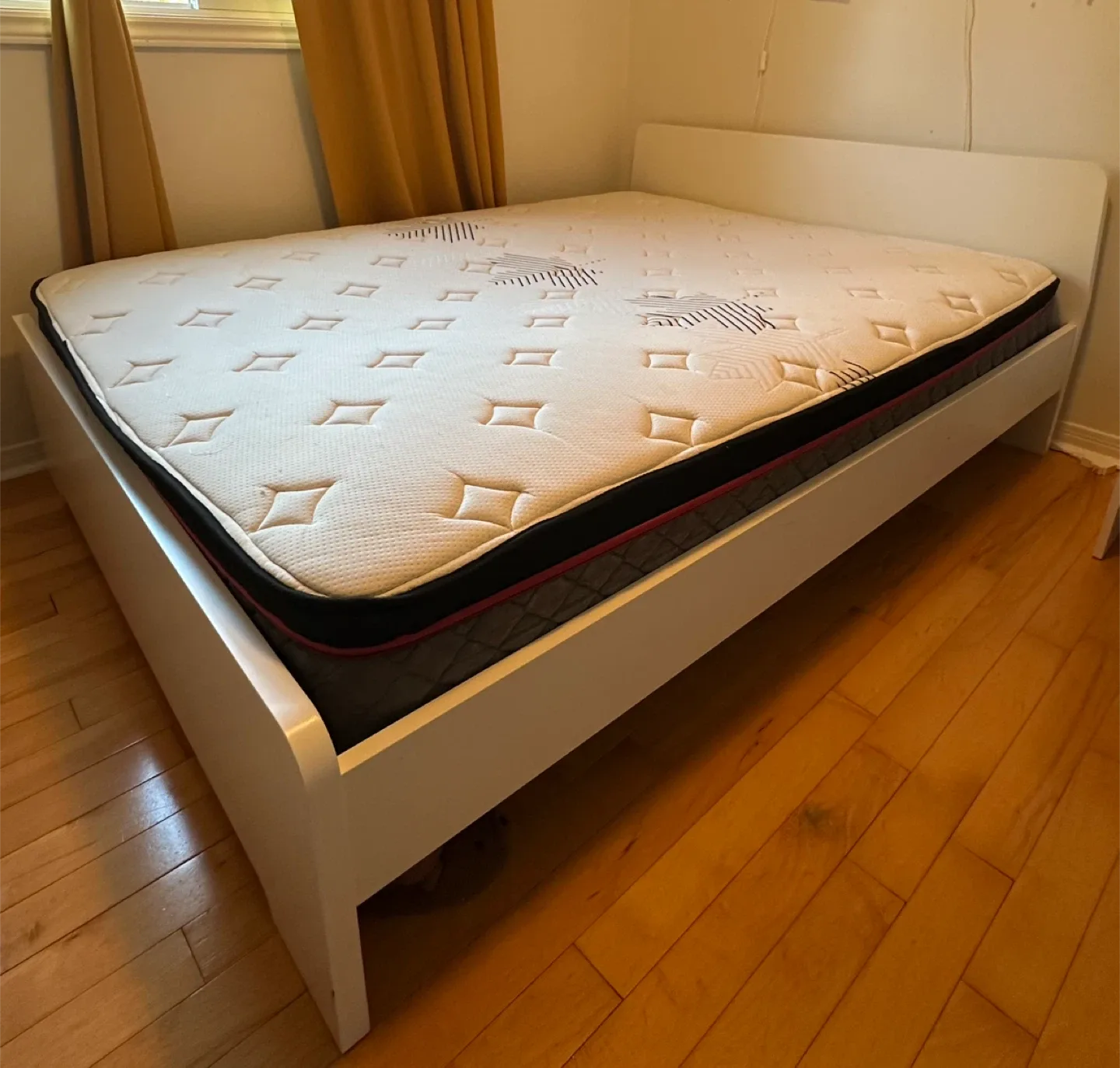 Queen mattress and queen bed frame