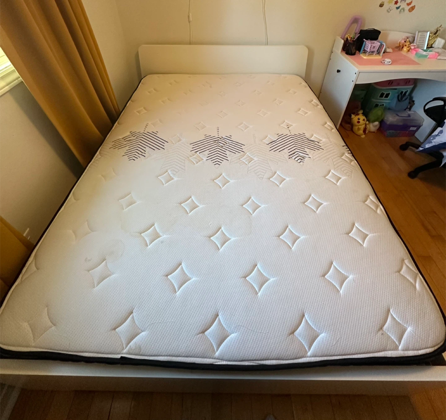Queen mattress and queen bed frame - photo 2