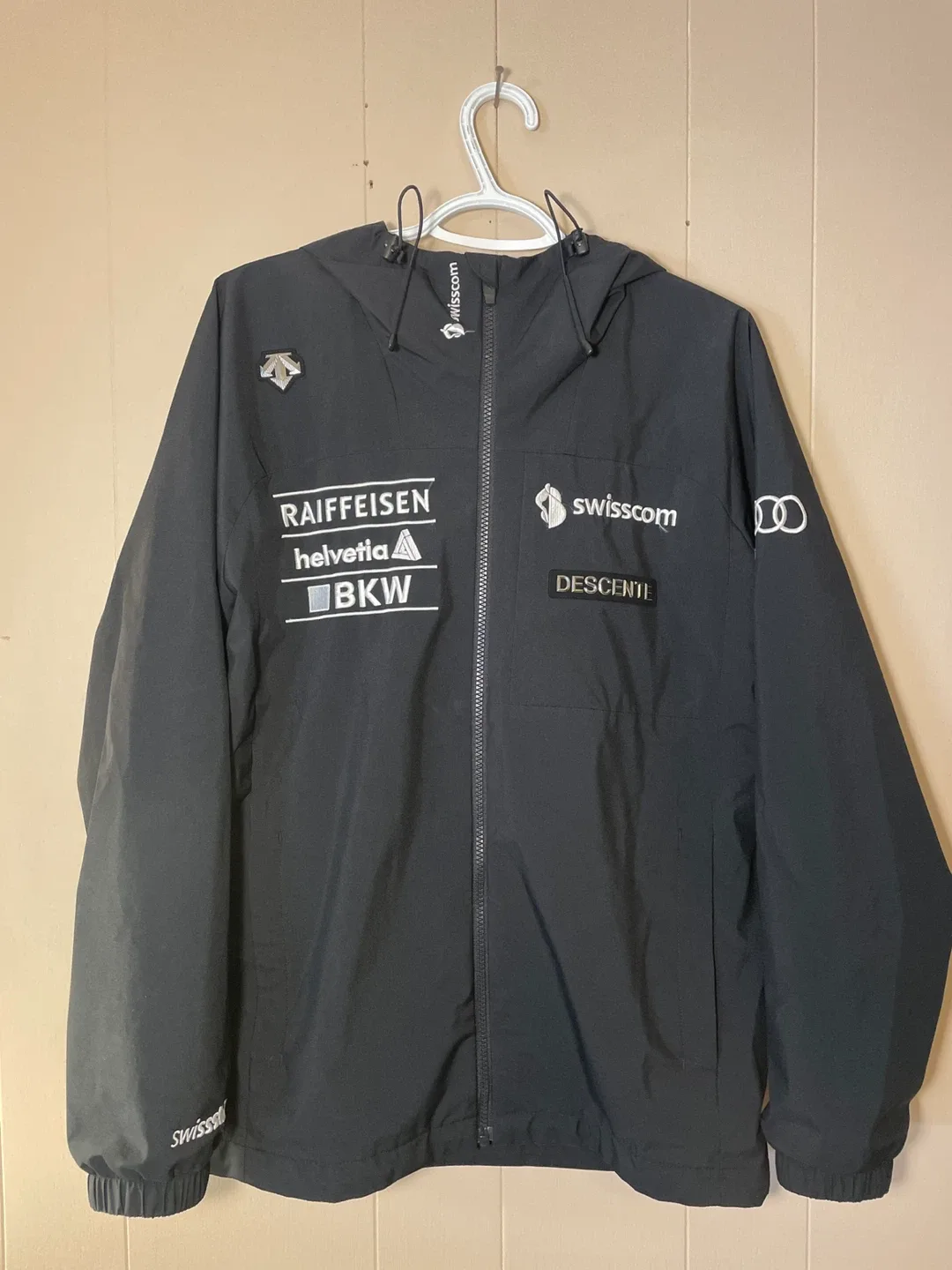 Descente Swiss Ski Jacket - Size M Black