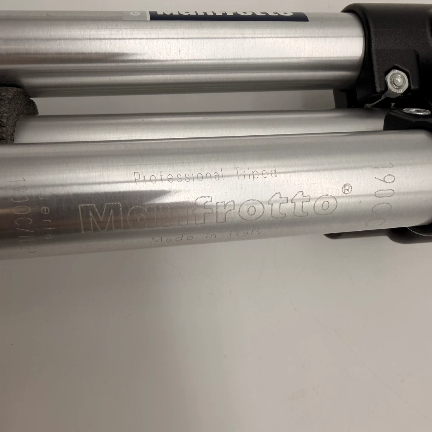Manfrotto 190QC Professional Tripod - Great Condition! - photo 5