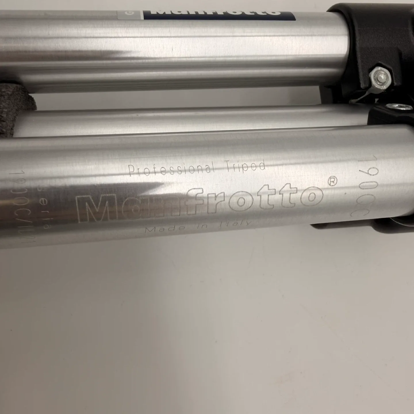 Manfrotto 190QC Professional Tripod - Great Condition! image indicator(5)