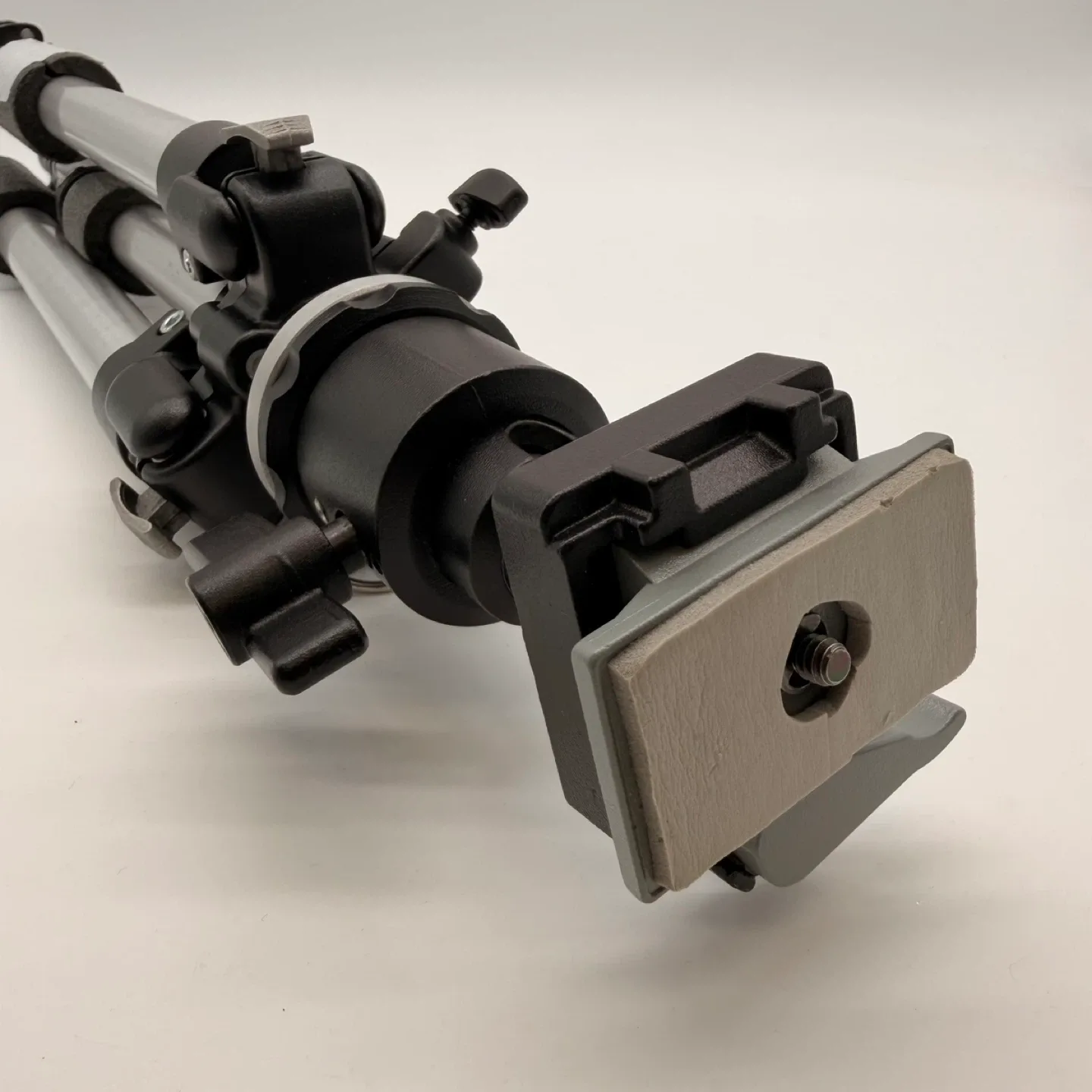 Manfrotto 190QC Professional Tripod - Great Condition! image indicator(6)