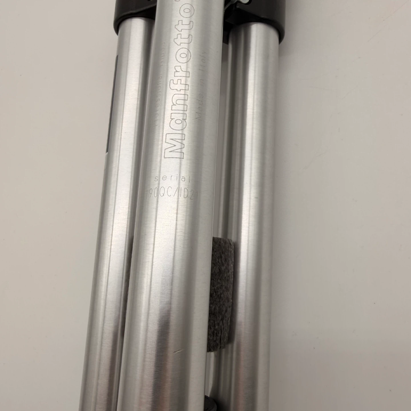 Manfrotto 190QC Professional Tripod - Great Condition! - photo 3