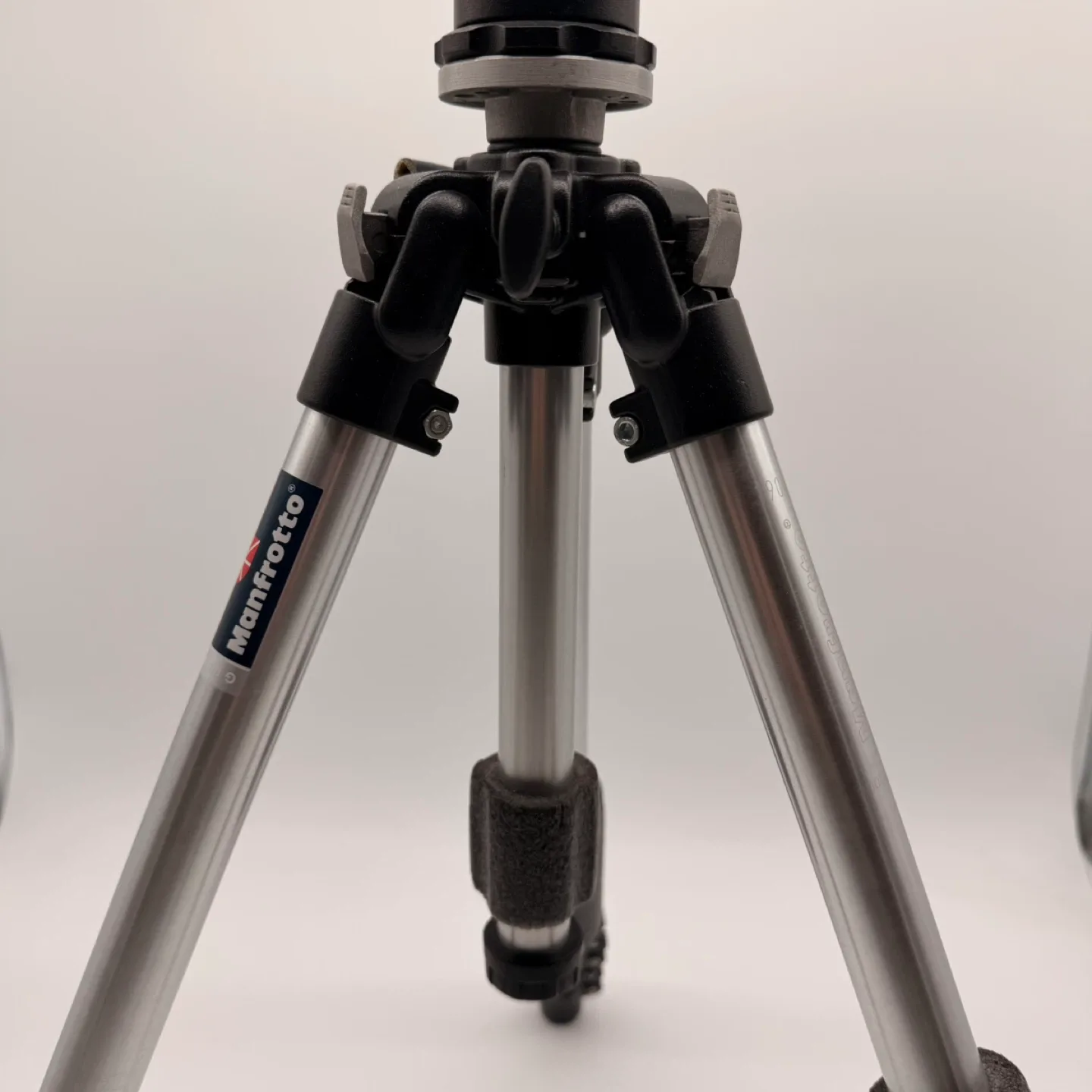 Manfrotto 190QC Professional Tripod - Great Condition! image indicator(8)