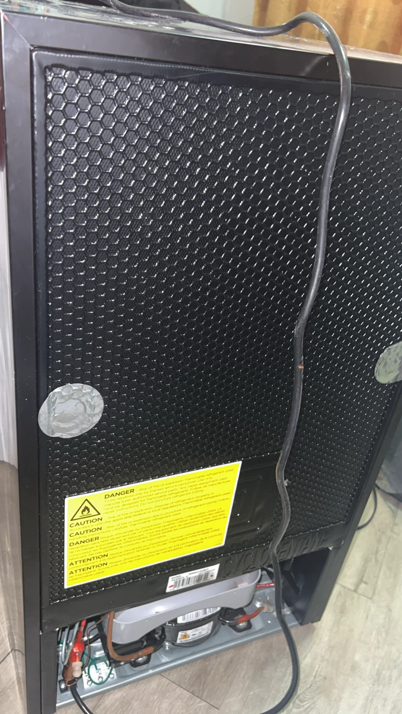 Midea Compact Refrigerator - photo 4