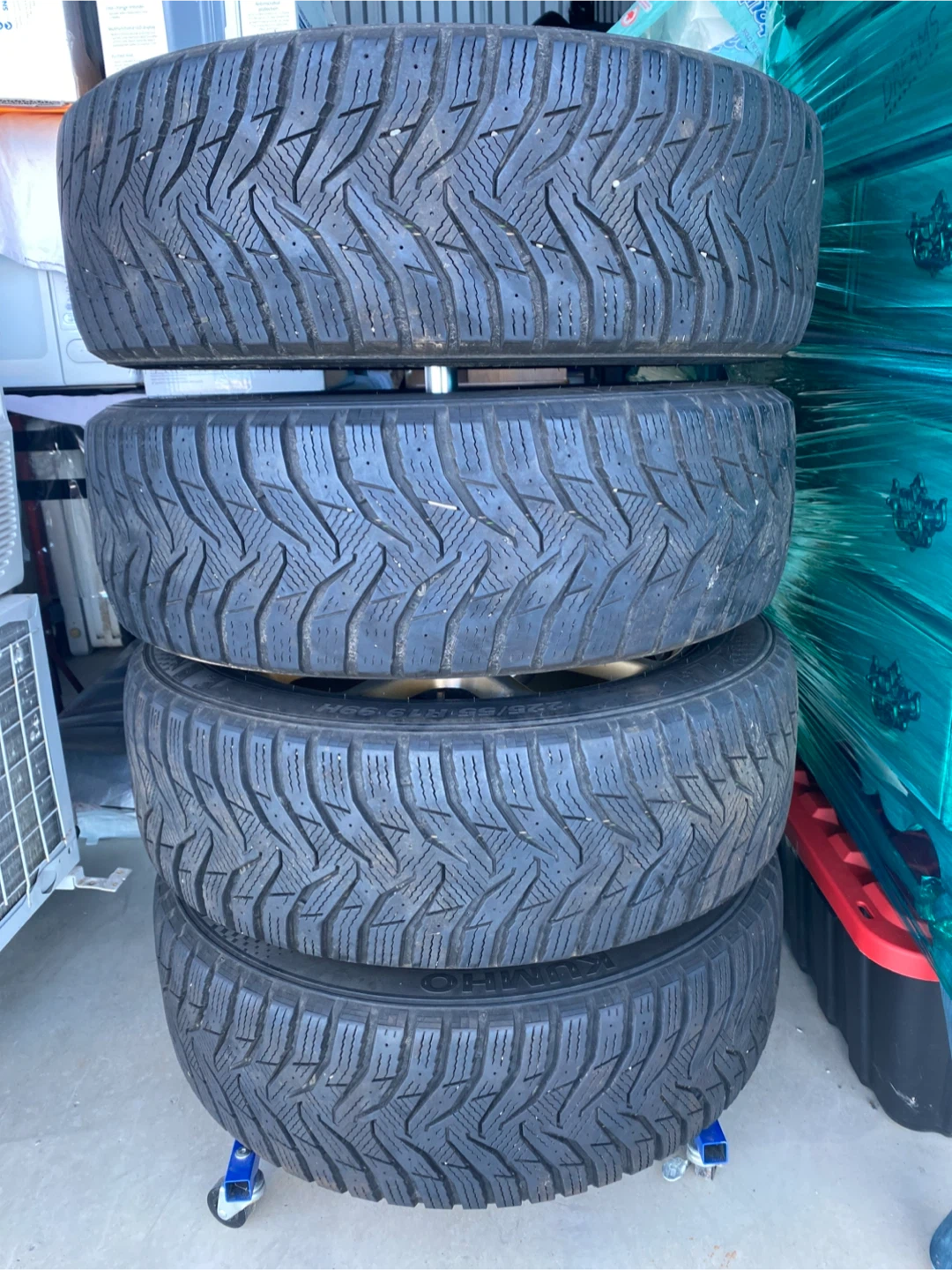 Kumho Wintercraft SUV WS31 Tires 225/55R19