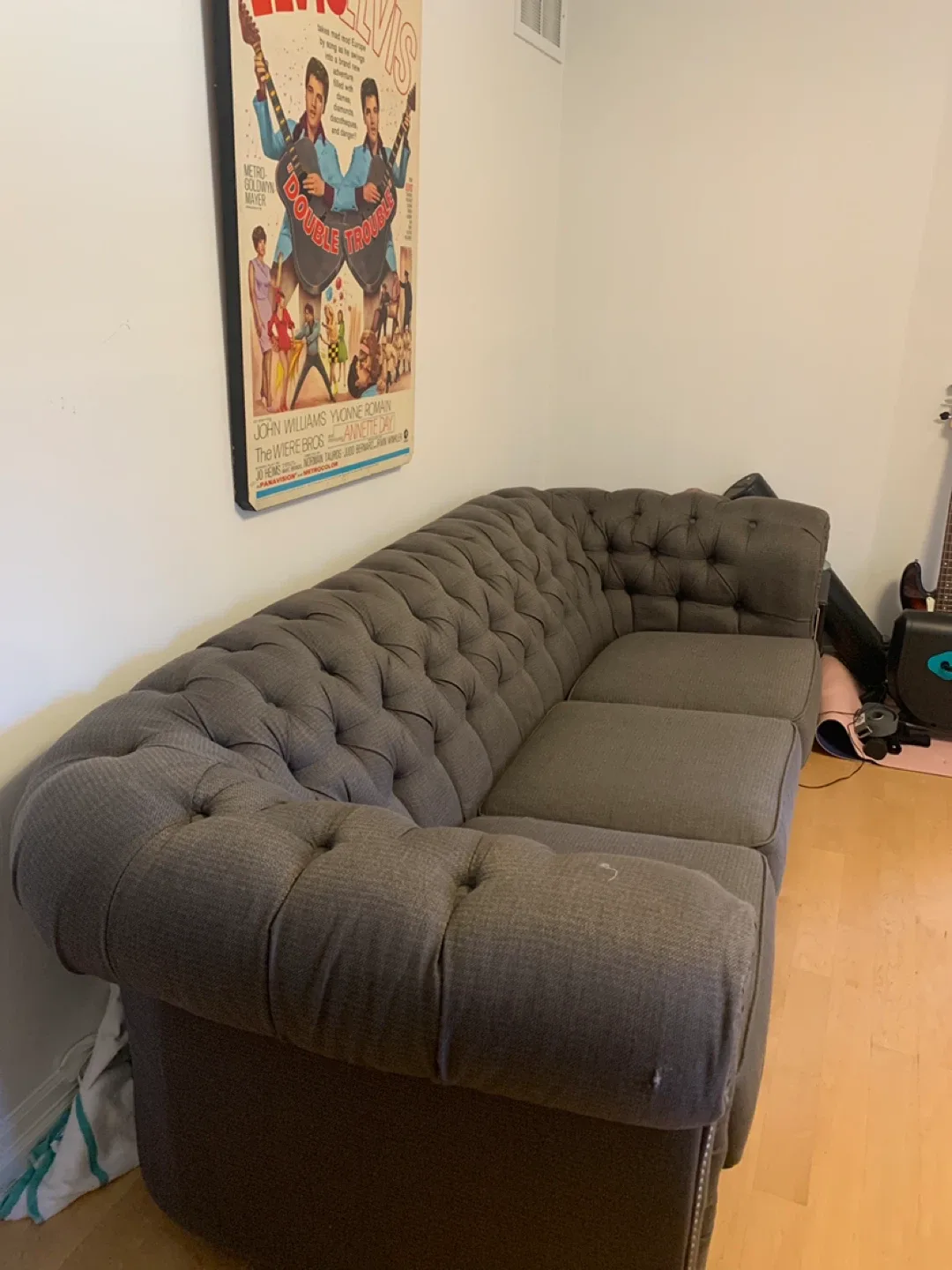 Grey Chesterfield Style Sofa image indicator(2)