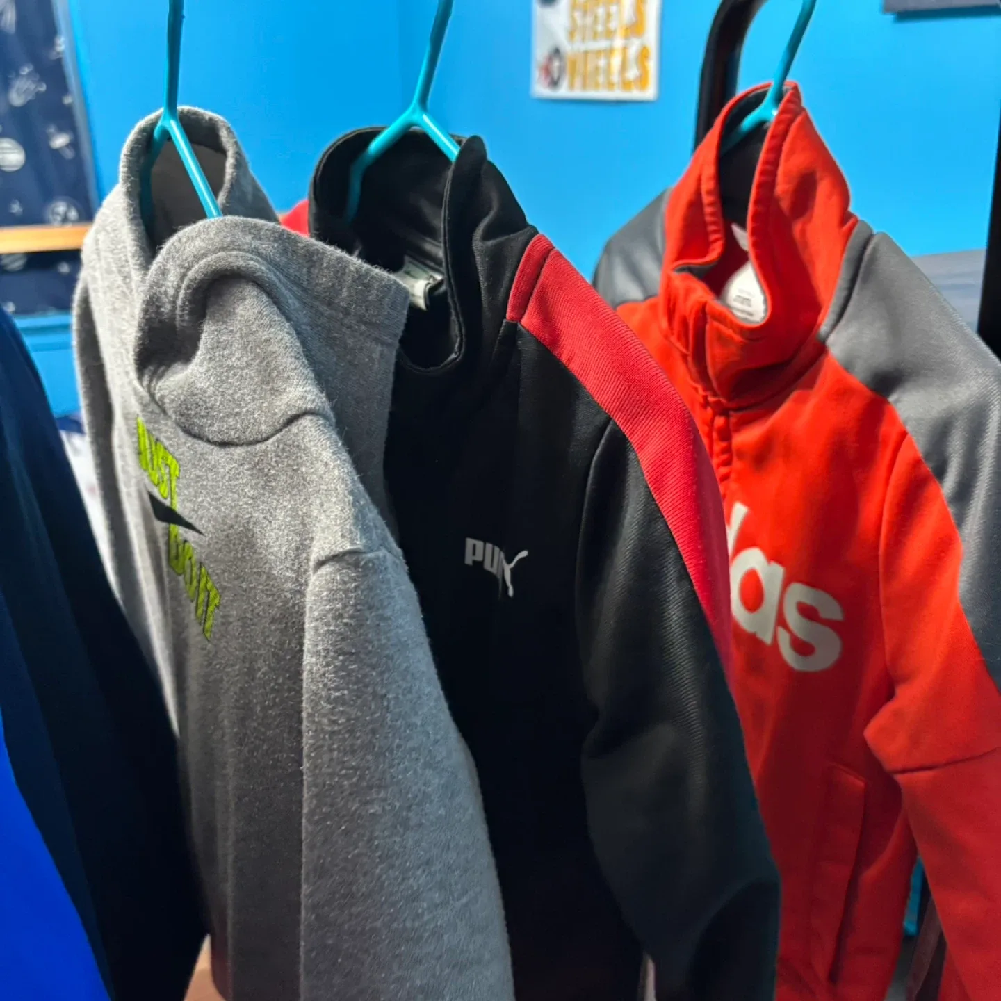 Assorted Kids' Sets: Adidas, Nike, Puma, Jordan image indicator(5)