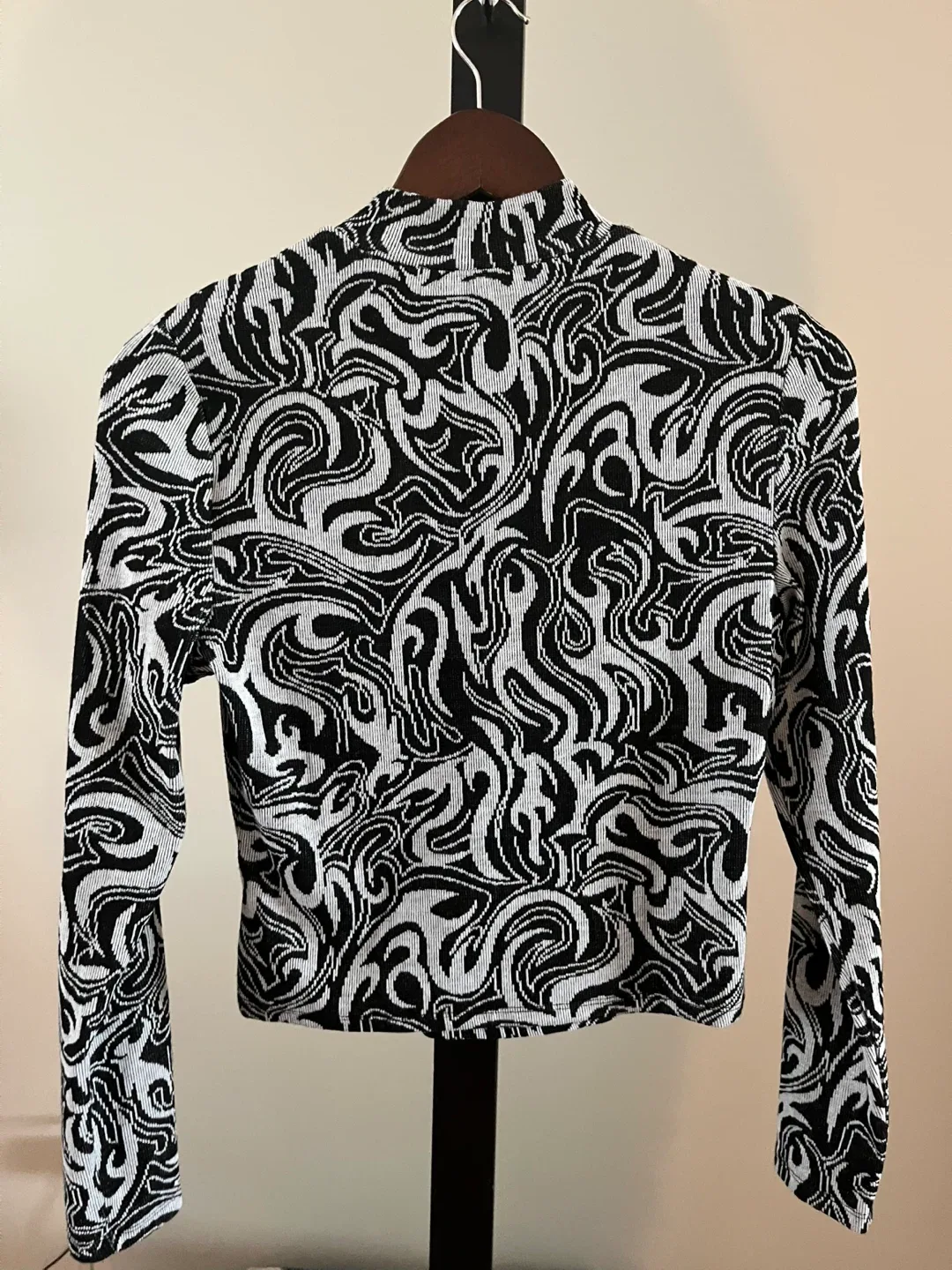 4 Long Sleeve Tops - sizes S-M - $10each image indicator(2)