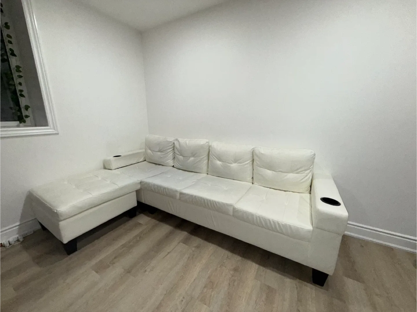 White Leather Sectional Sofa image indicator(3)