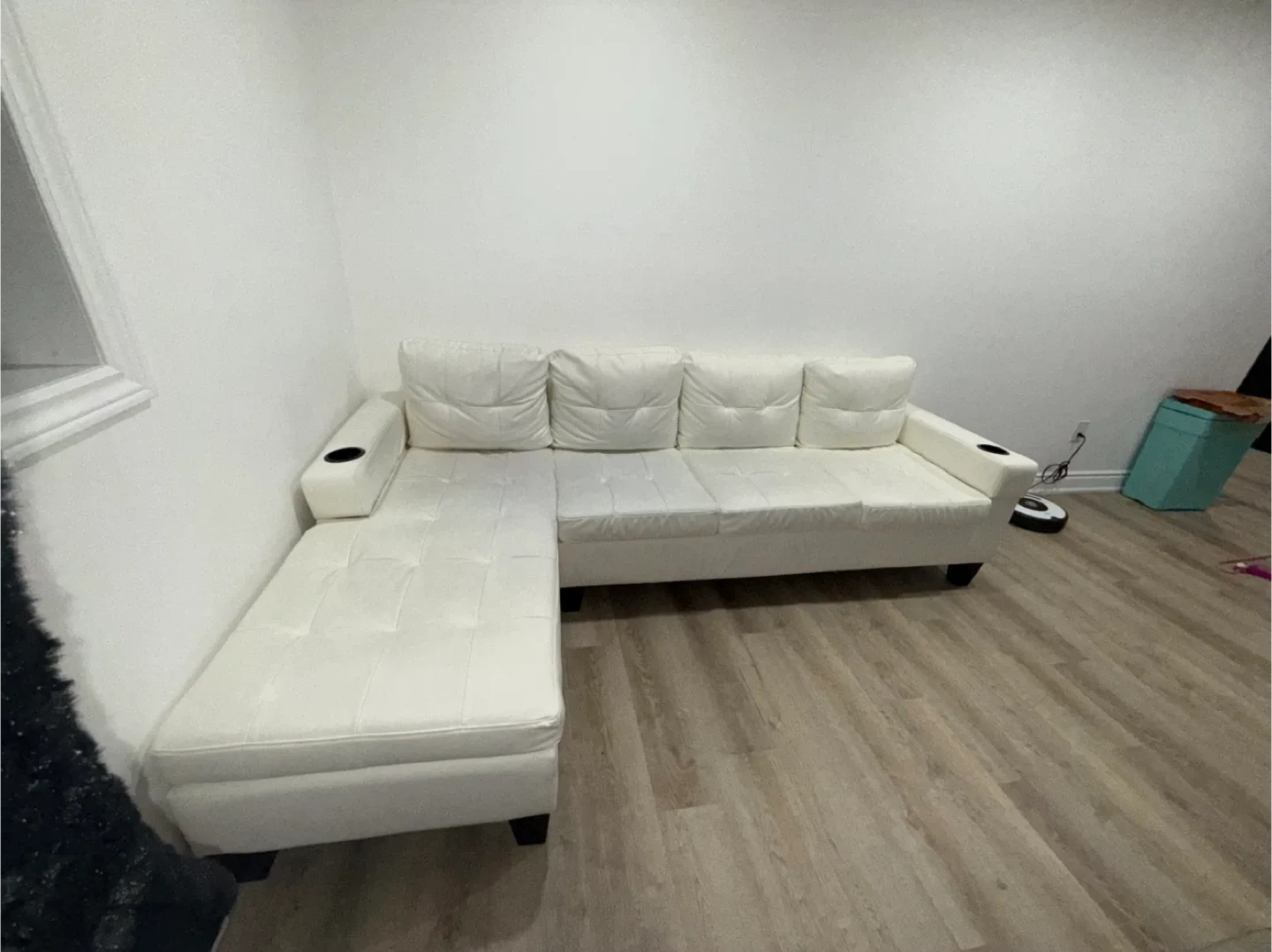 White Leather Sectional Sofa image indicator(4)