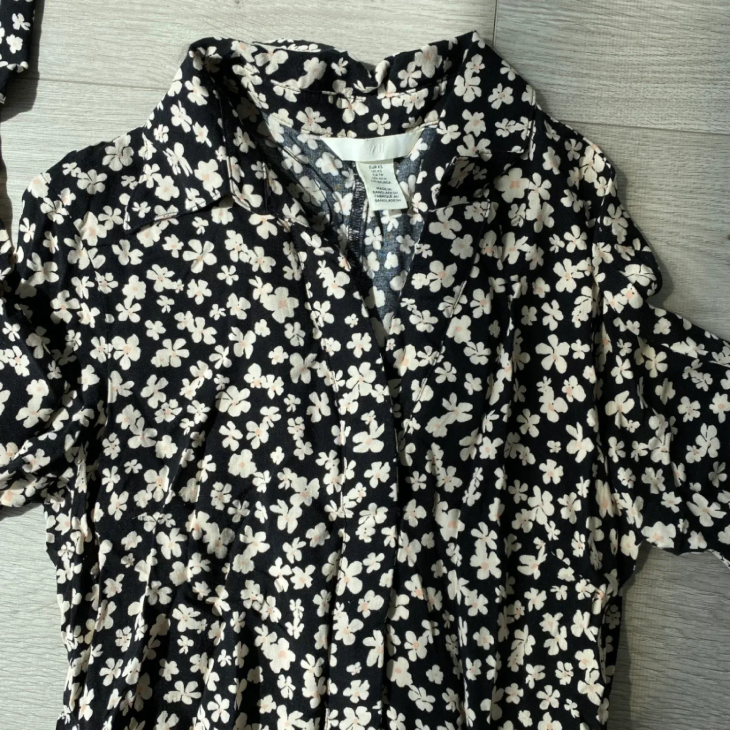 H&M Maxi Long Sleeve Shirt Dress (XS) image indicator(4)