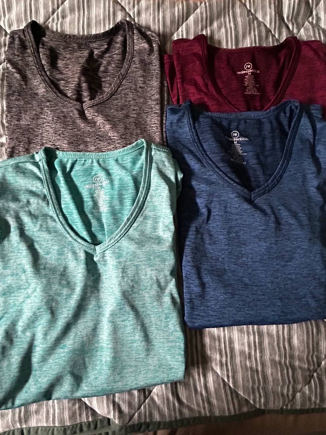 Real Essentials Women's V-Neck T-Shirts - Size M image indicator(2)