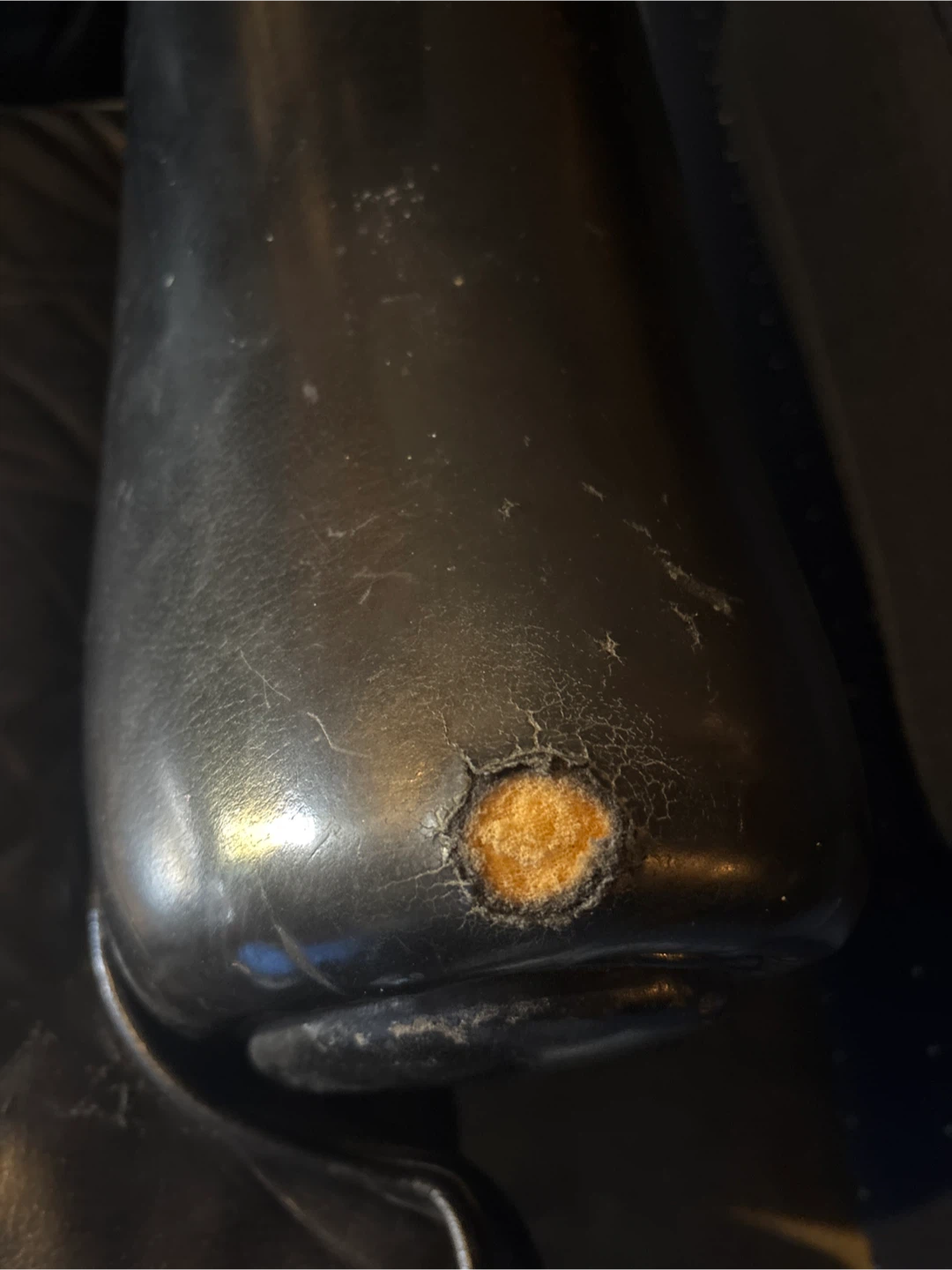 Dark blue Leather chair as seen in pictures - photo 4