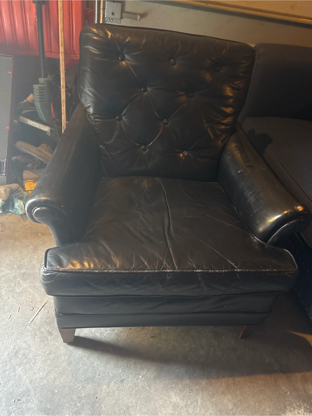 Dark blue Leather chair as seen in pictures - photo 2