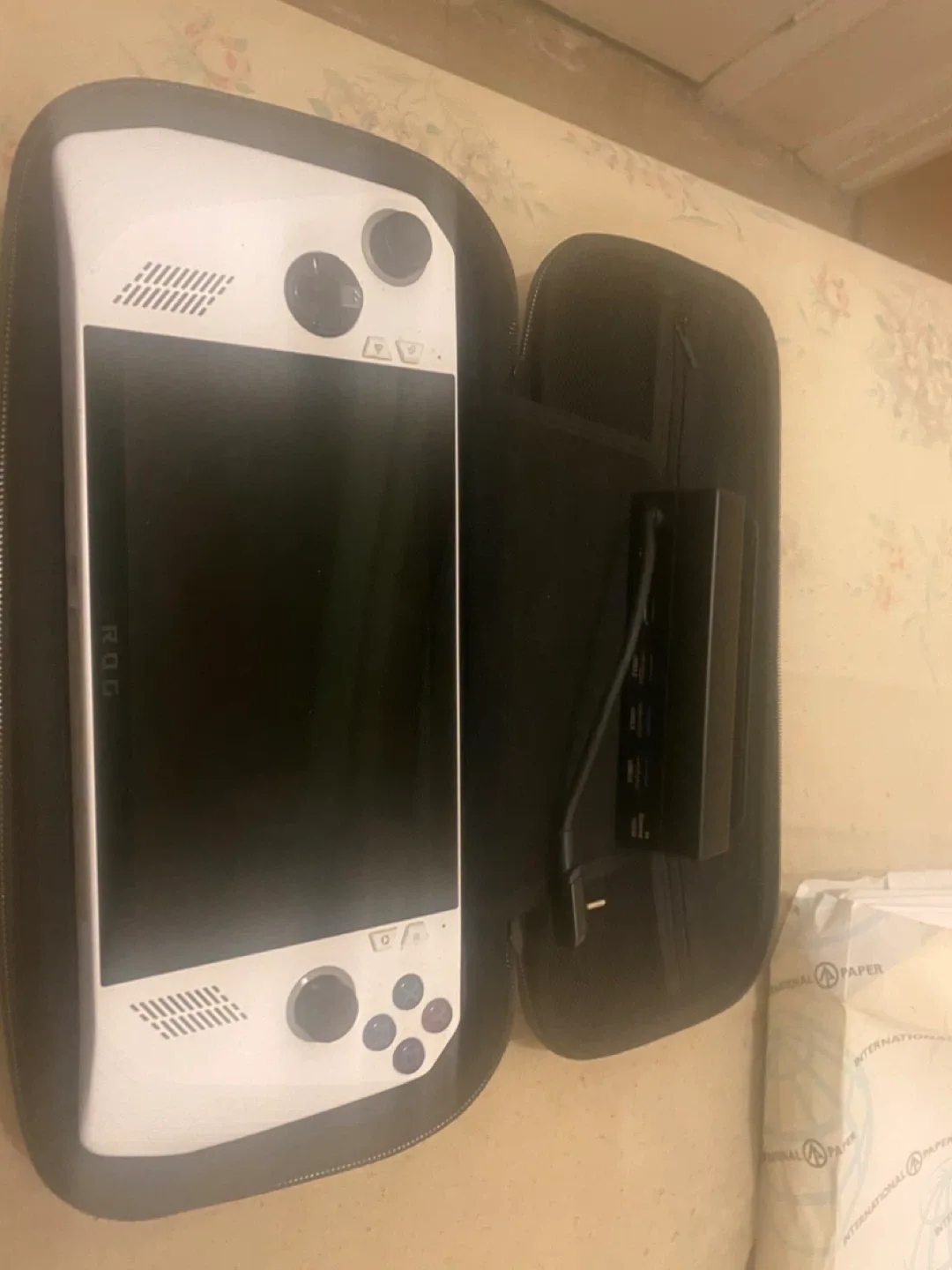 ASUS ROG Ally Handheld Gaming Console image indicator(2)