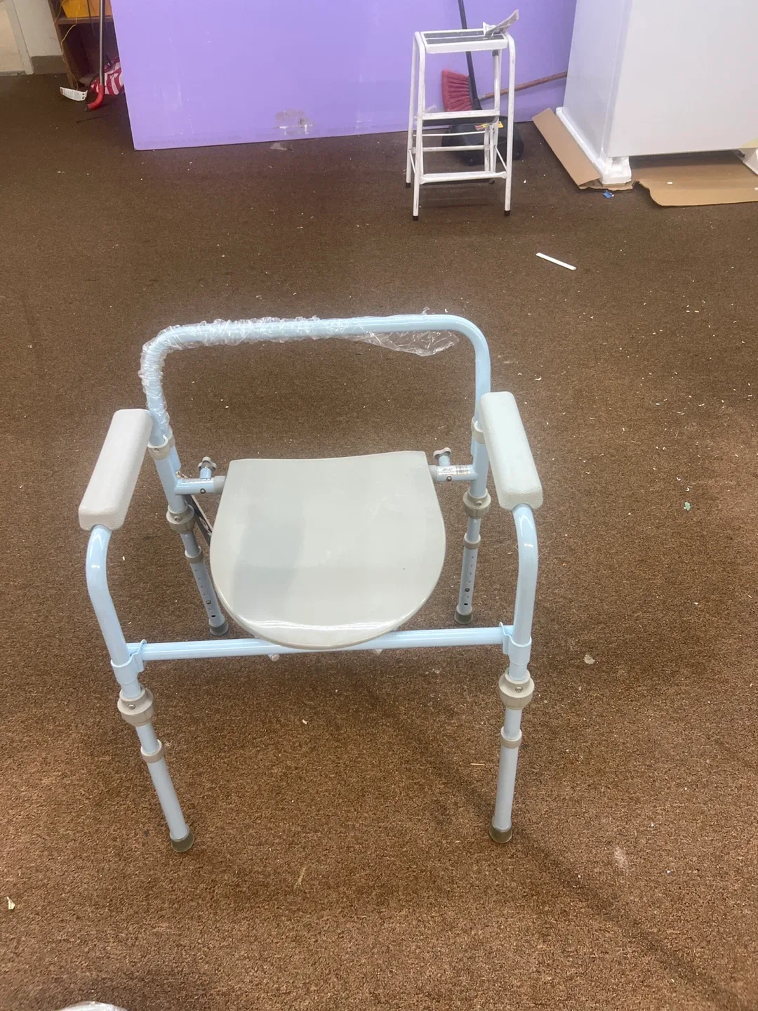 Drive Medical Stand Alone Commode image indicator(2)