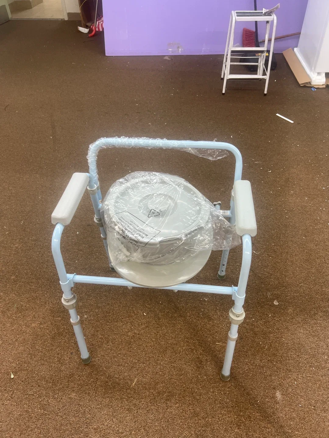 Drive Medical Stand Alone Commode image indicator(4)