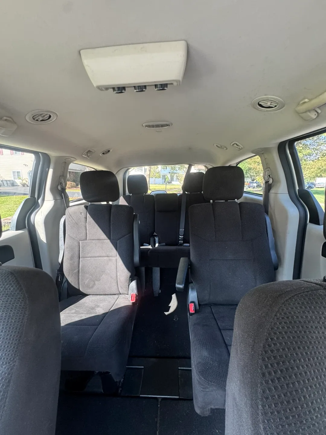 Dodge Grand Caravan - Silver Minivan image indicator(5)