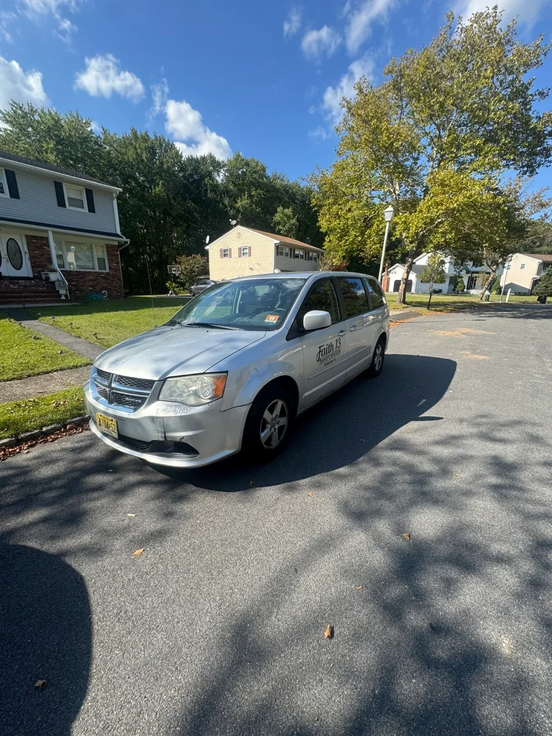 Dodge Grand Caravan - Silver Minivan image indicator(3)