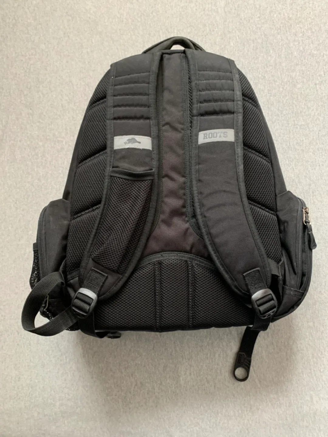 ROOTS Black Backpack image indicator(2)