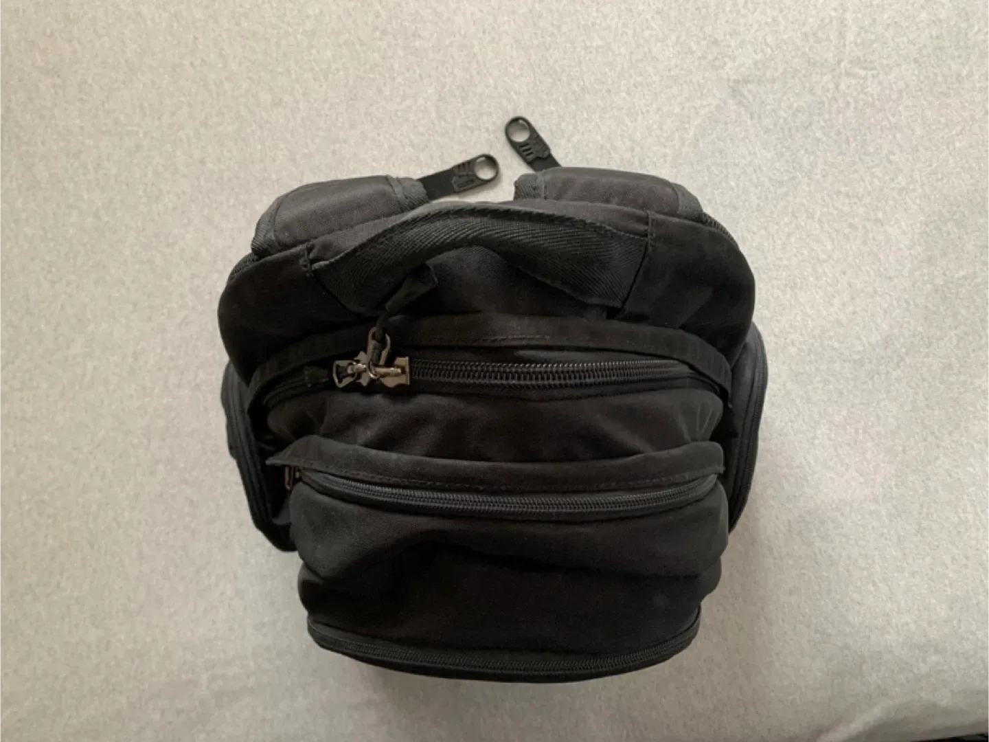 ROOTS Black Backpack image indicator(3)
