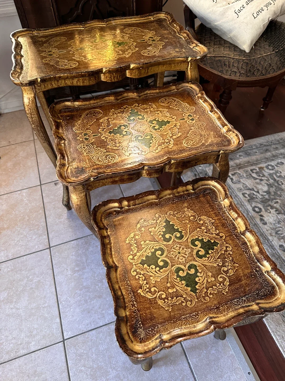🥕Antique Florentine Nesting Tables - Set of 3 image indicator(2)