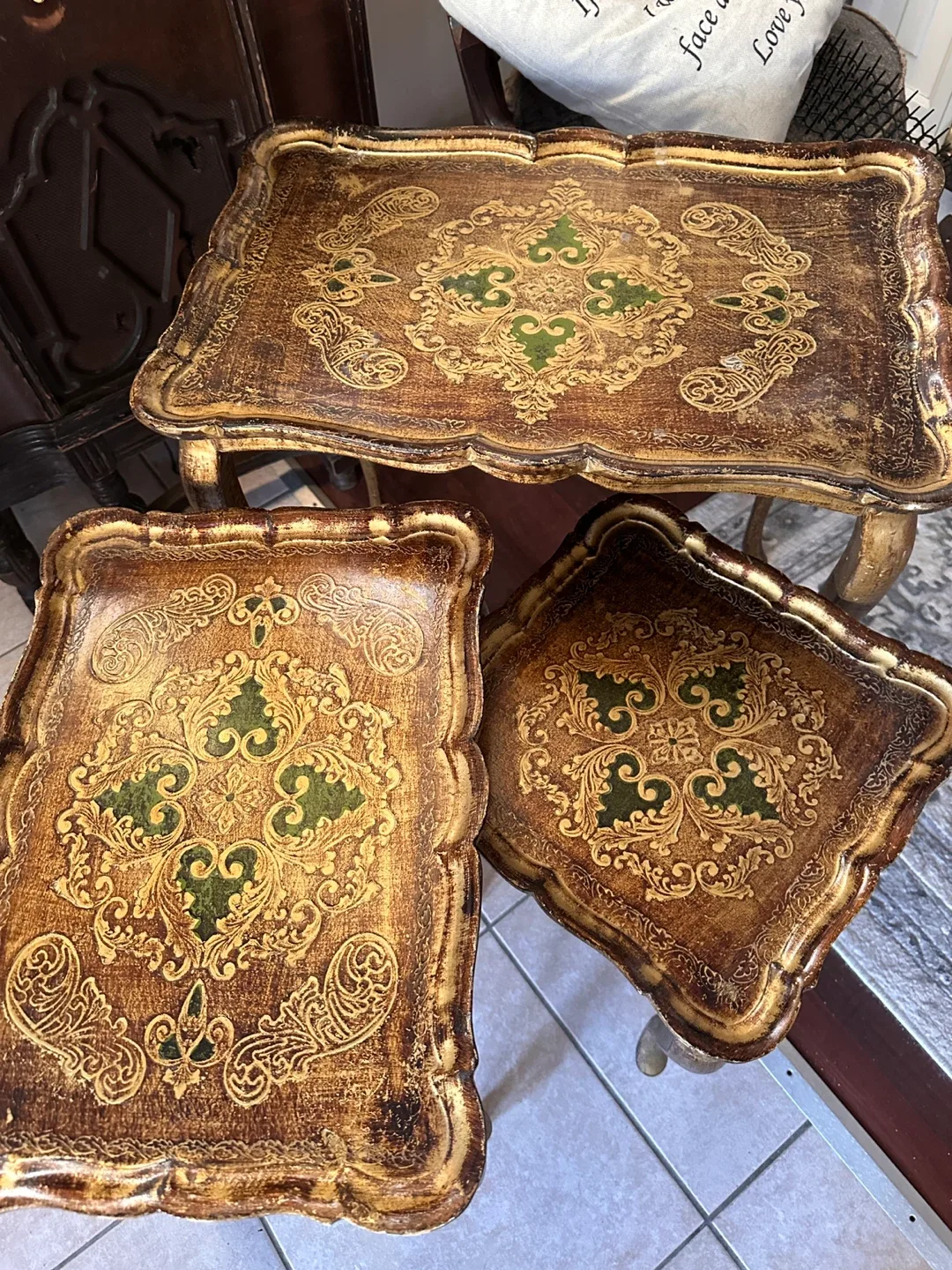 🥕Antique Florentine Nesting Tables - Set of 3 image indicator(10)