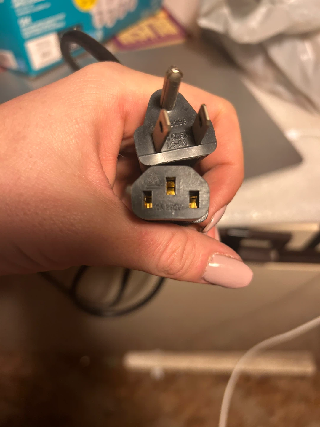 🔌 Standard Computer Power Cable (IEC C13 to 3-Prong Plug) 🥕