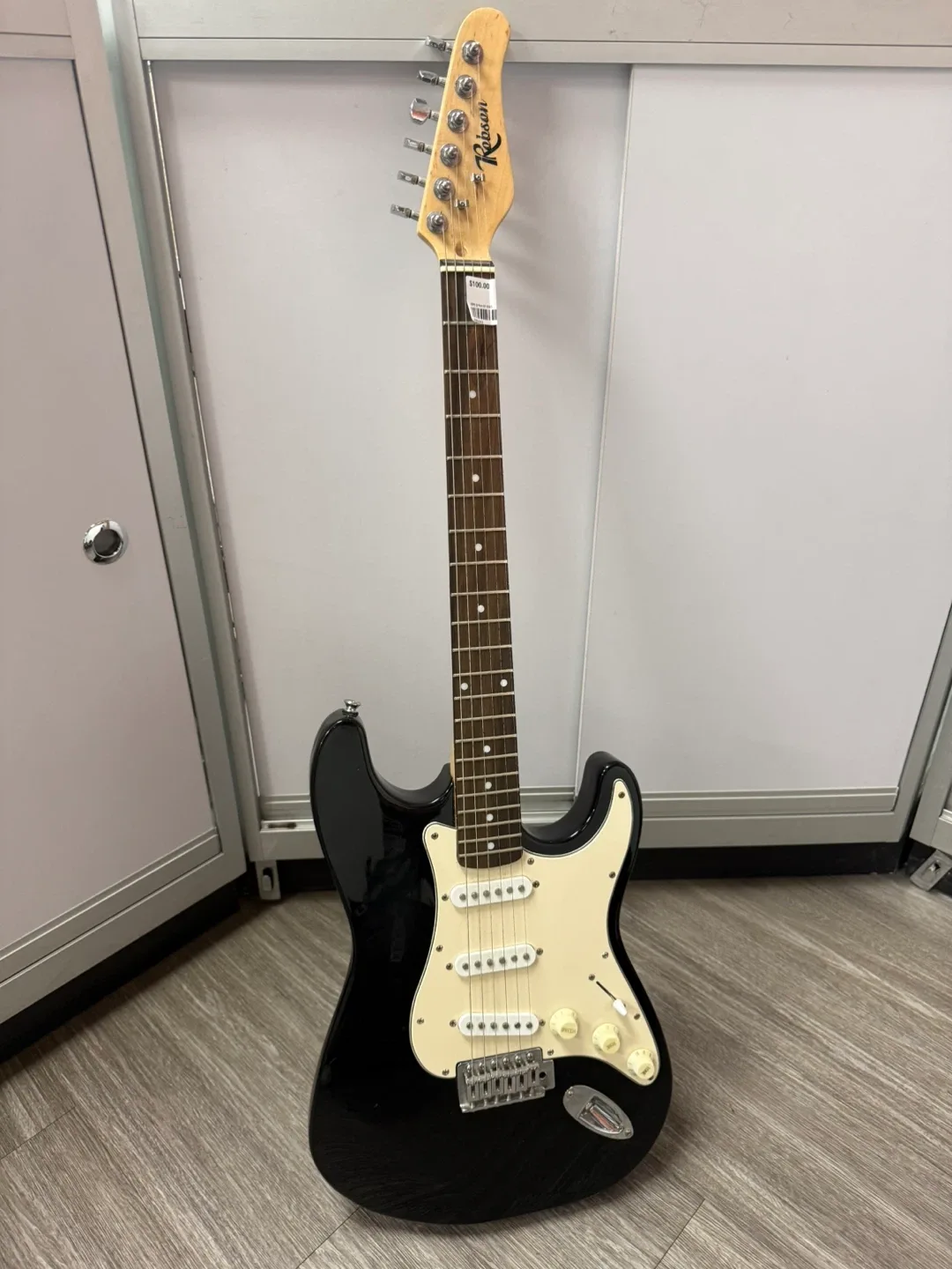 Robson Strat Guitar thumbnail