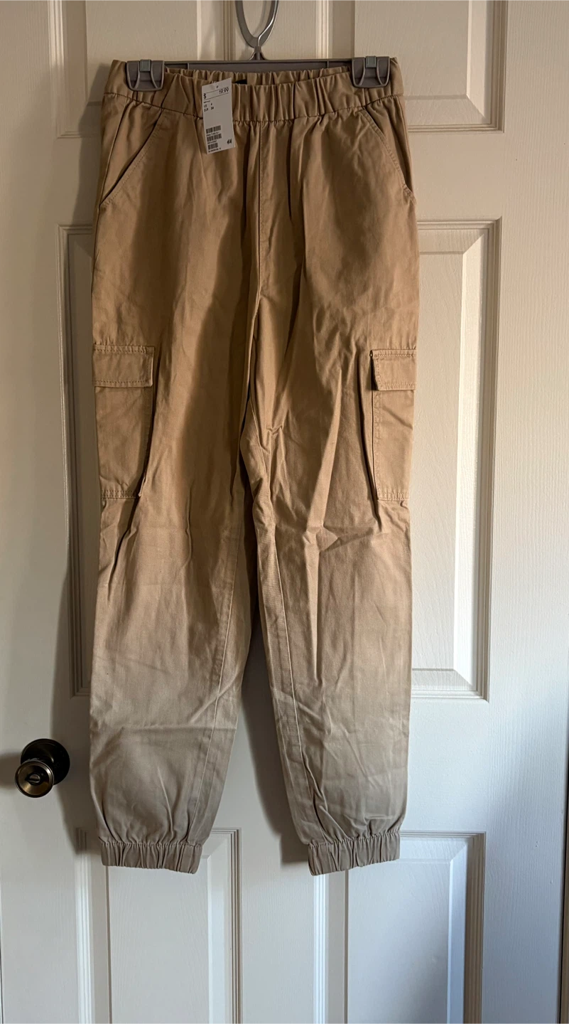 H&M Women’s Cargo Cuff Pants NWT - Sz 4 - photo 2