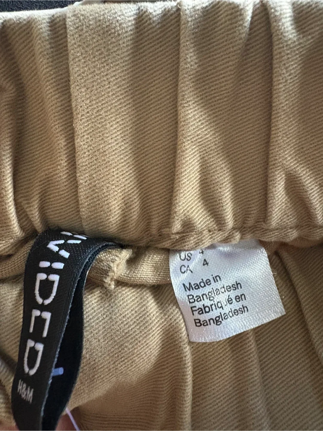 H&M Women’s Cargo Cuff Pants NWT - Sz 4 image indicator(5)