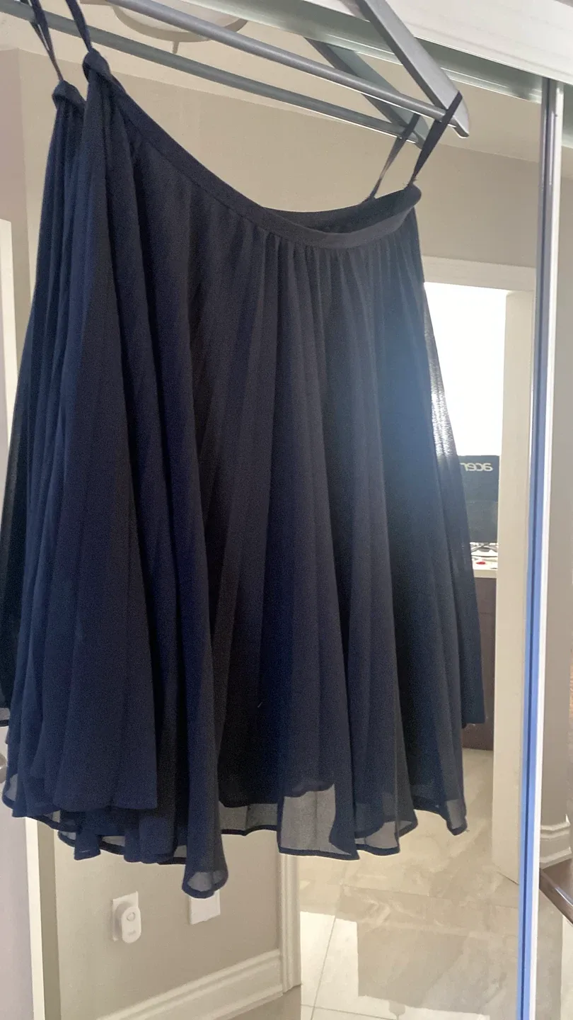 Babaton Black Pleated Skirt image indicator(3)