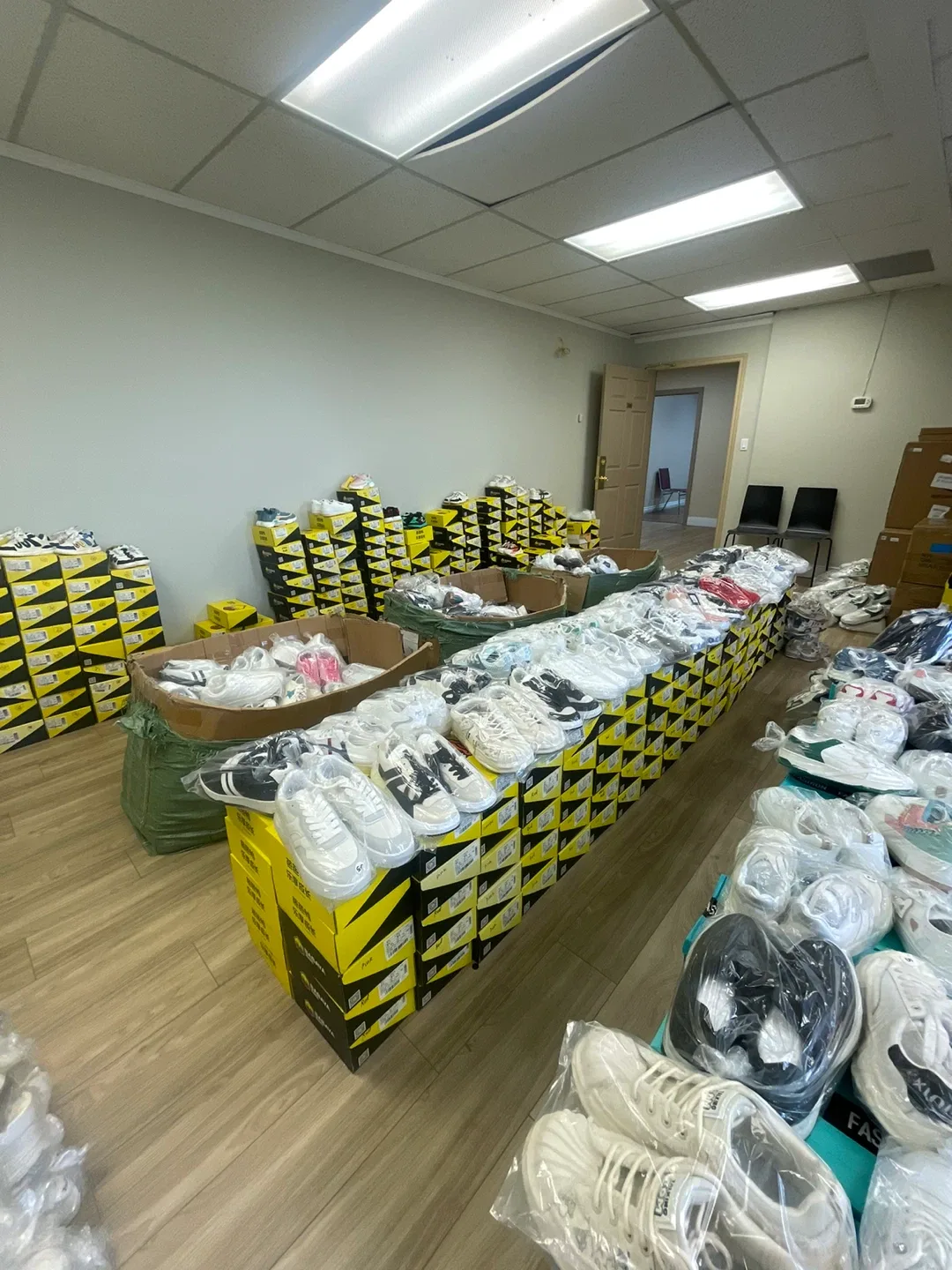 Huge shoe sale for $20 image indicator(4)