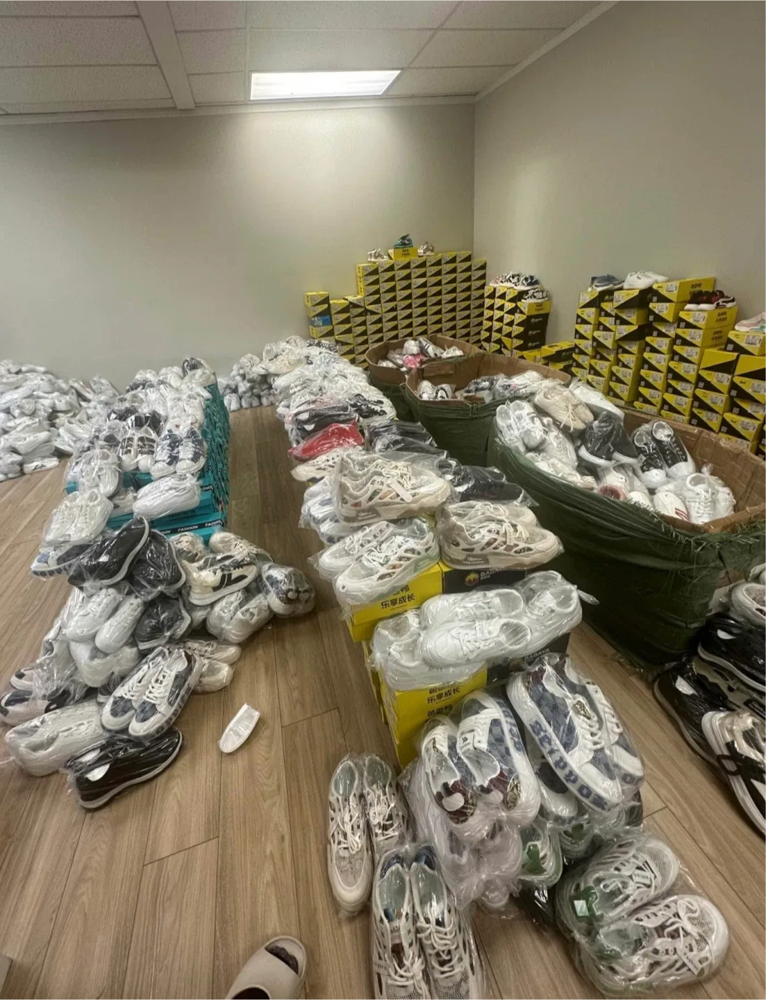 Huge shoe sale for $20 image indicator(5)