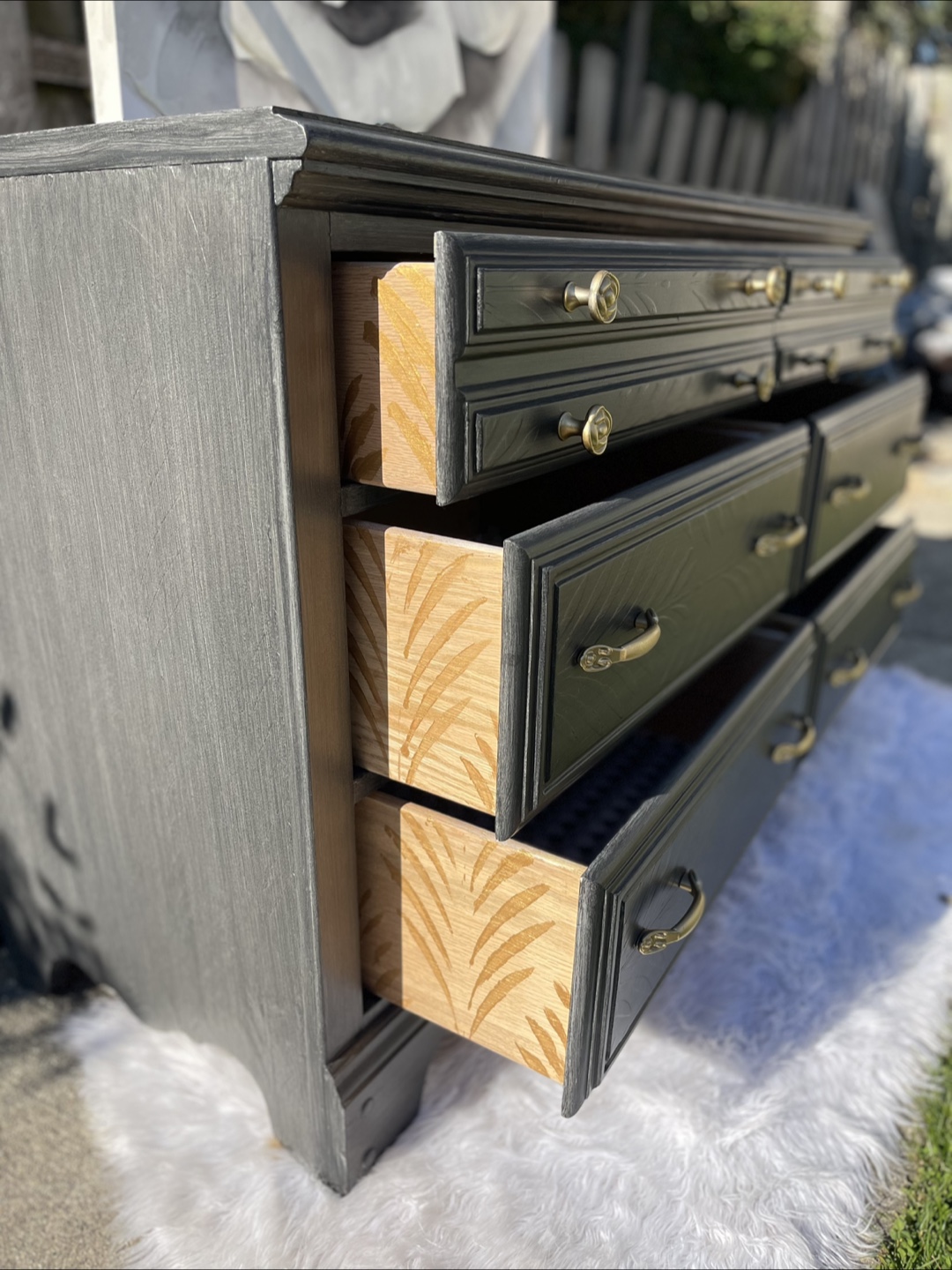 6 Drawers dresser redone in Brushed Gray - photo 3