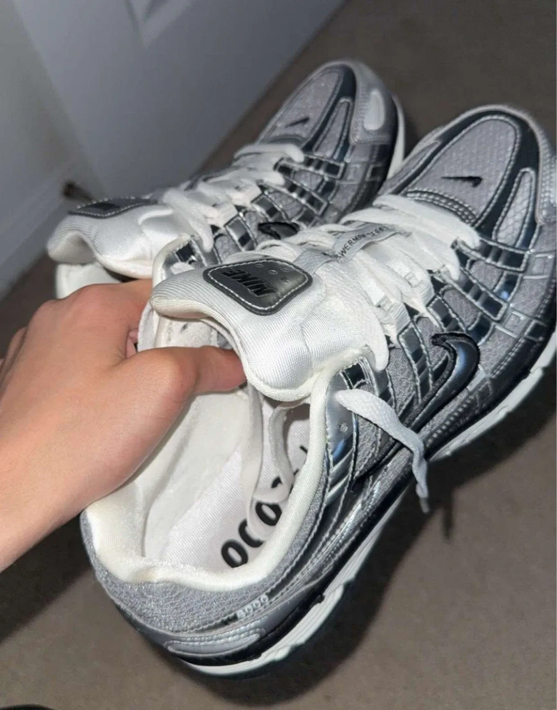 Nike P-6000 Metallic Silver image indicator(2)