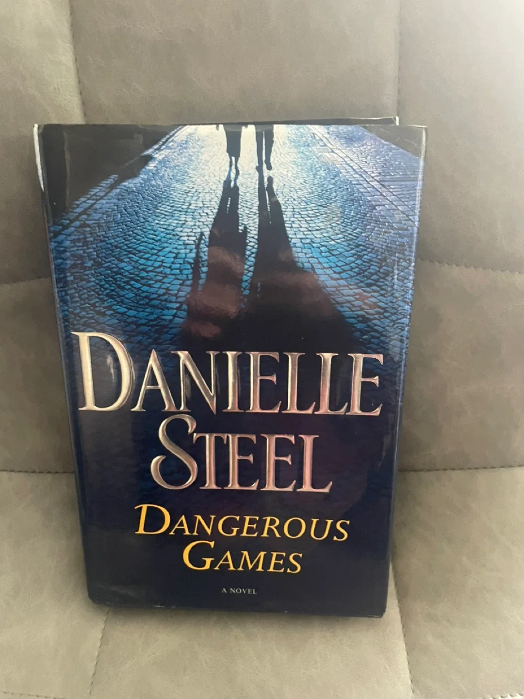 Dangerous Games by Danielle Steel thumbnail