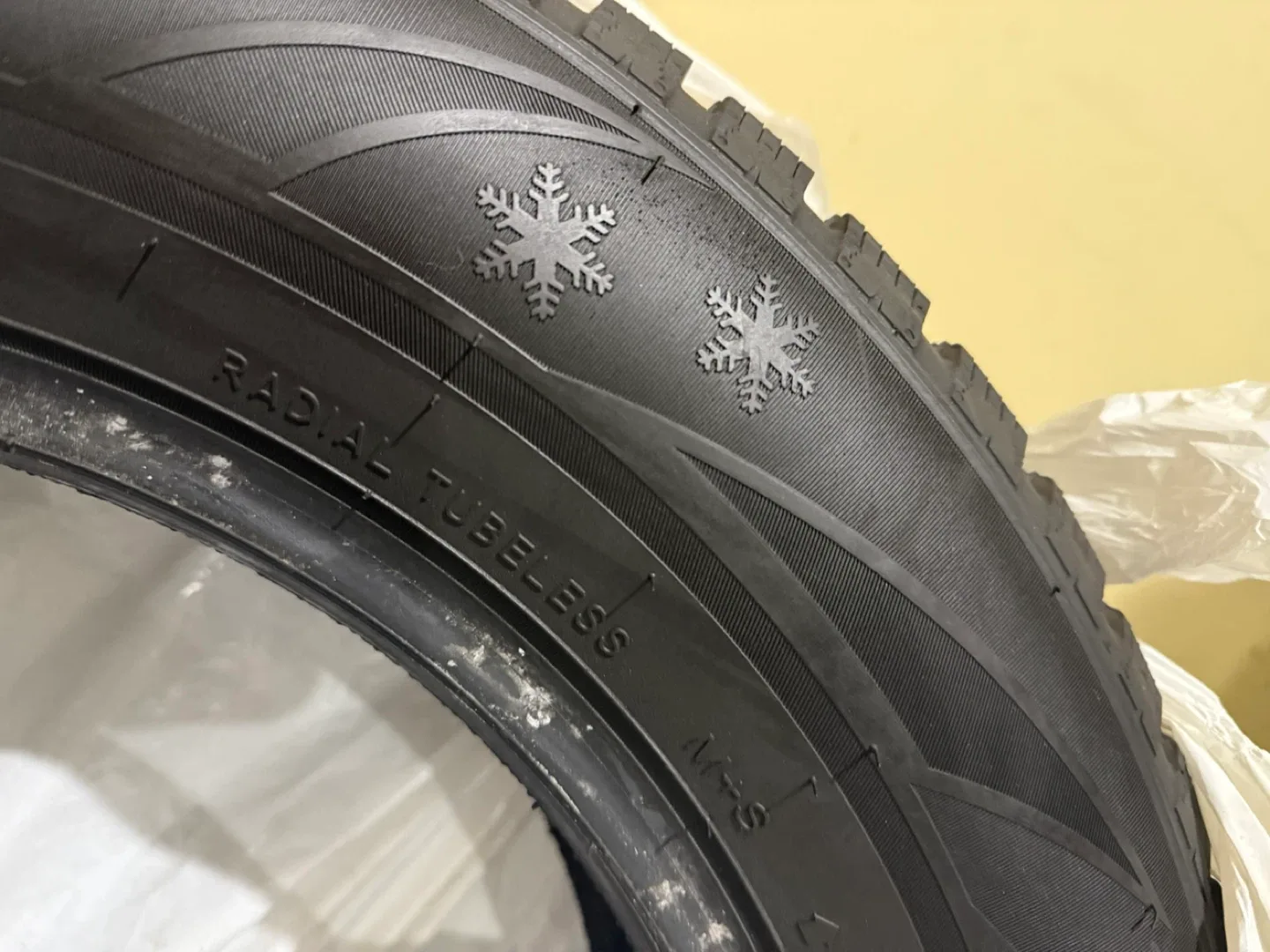 225/65R17 Winter Tires - Set of 4 image indicator(3)