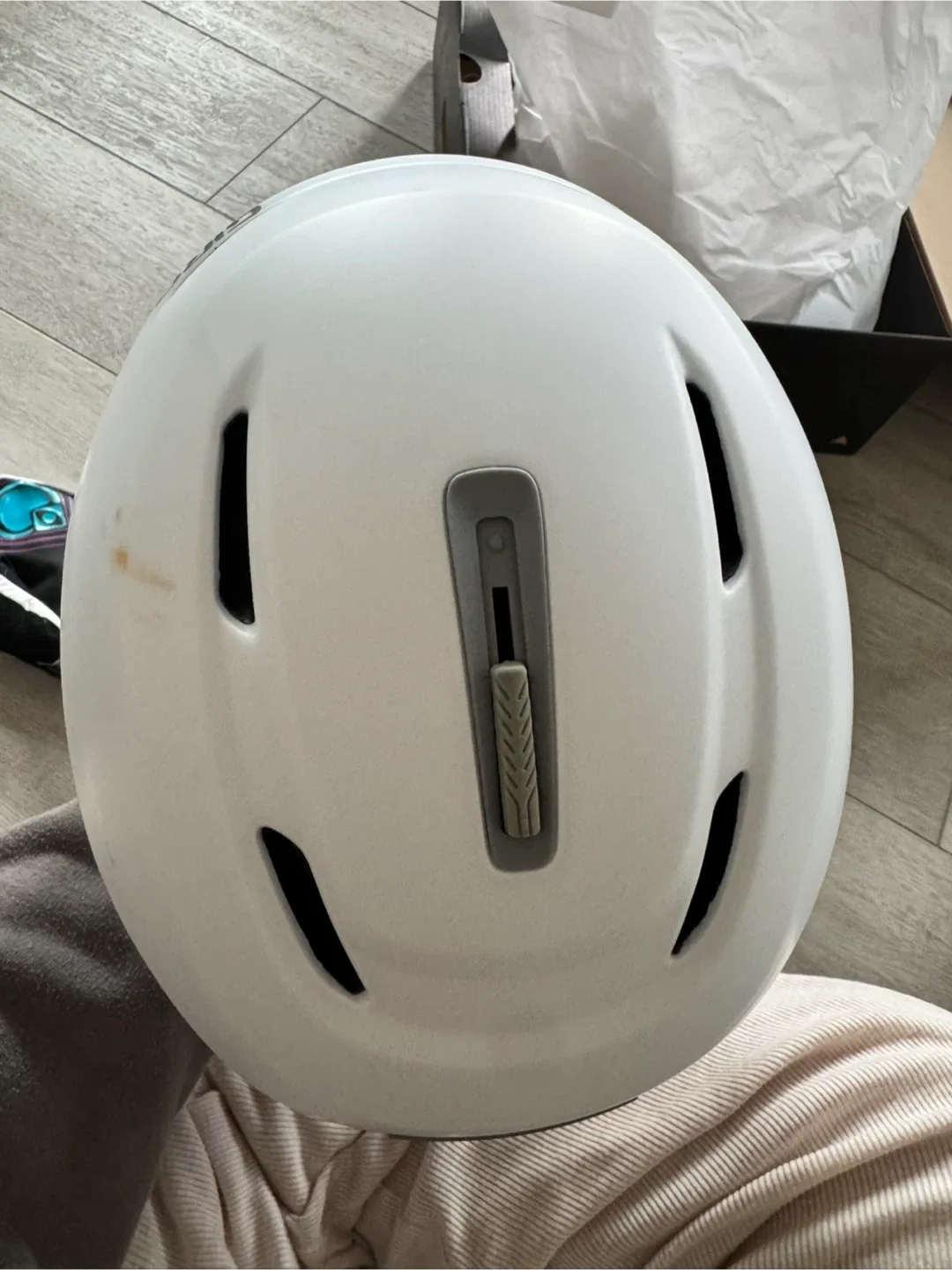 Giro Avera Snow Helmet - White image indicator(4)