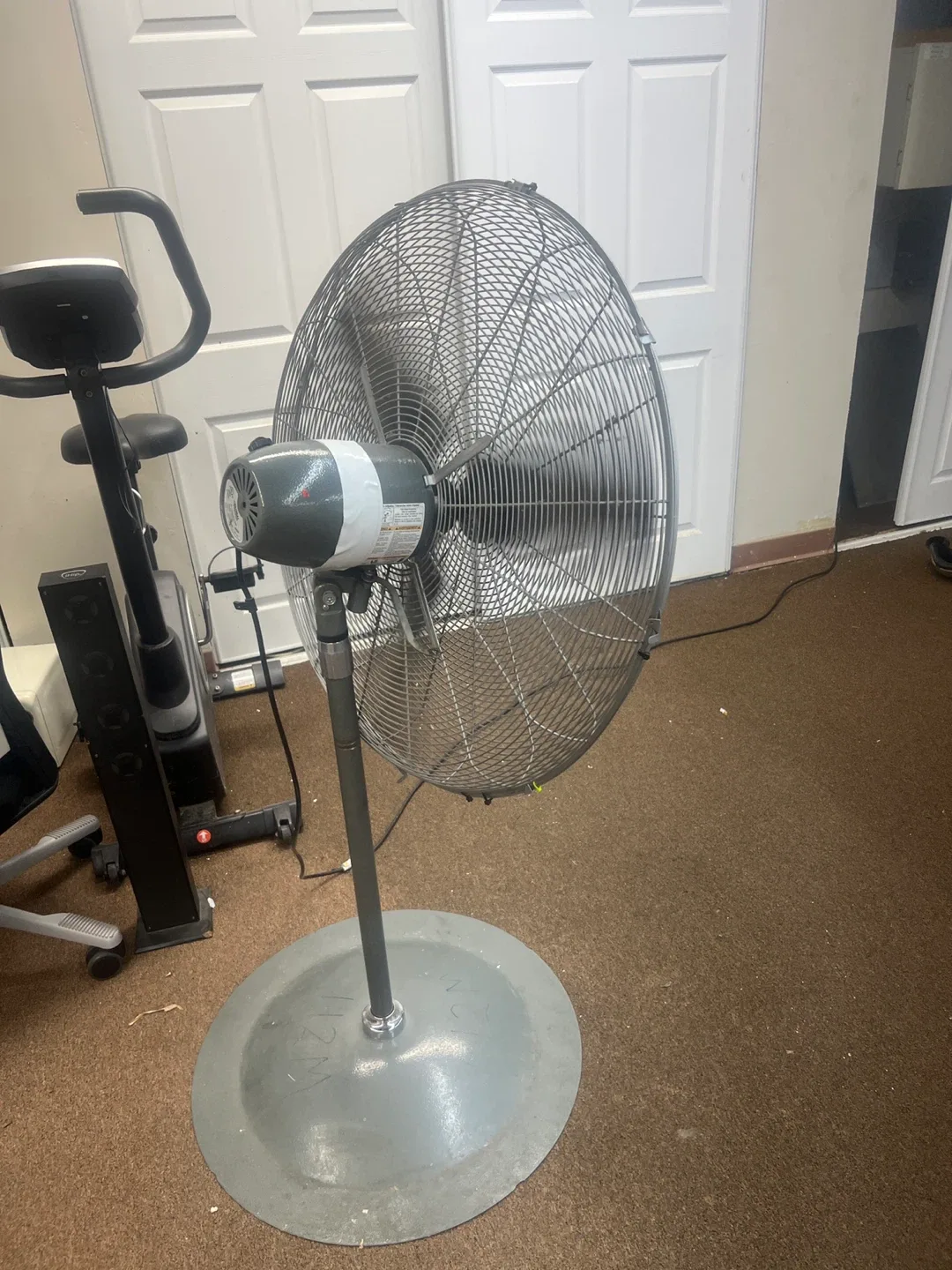 Global Industrial 30" Pedestal Fan image indicator(3)